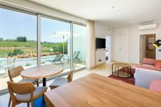 Apartment in Estombar - Premium Villa Suite - The Vines